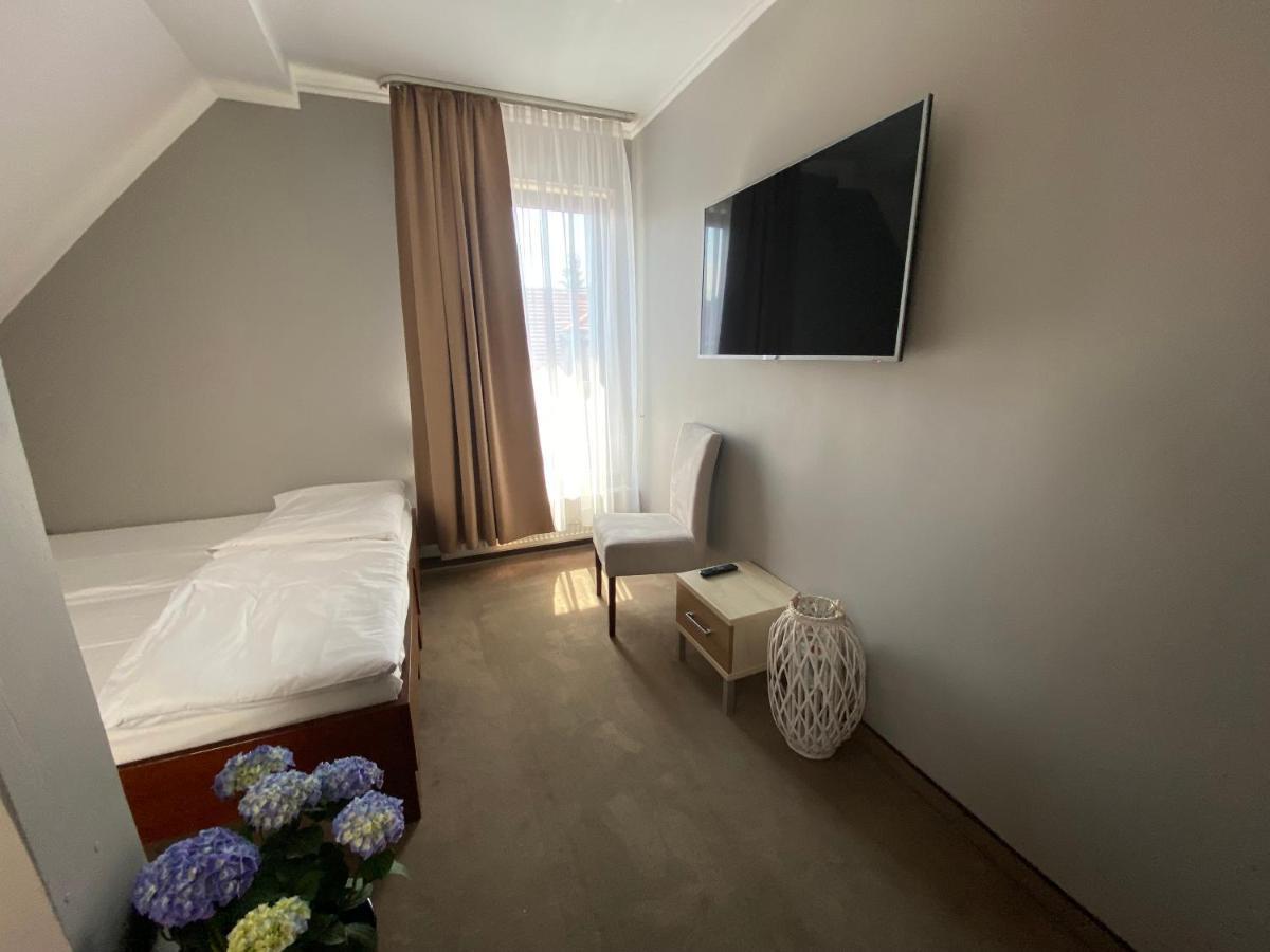 Pokoje Goscinne Teczowa Luban Esterno foto
